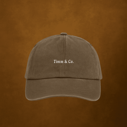 Timm & Co. Cap – Retro-Look mit Logo auf braunem Hintergrund